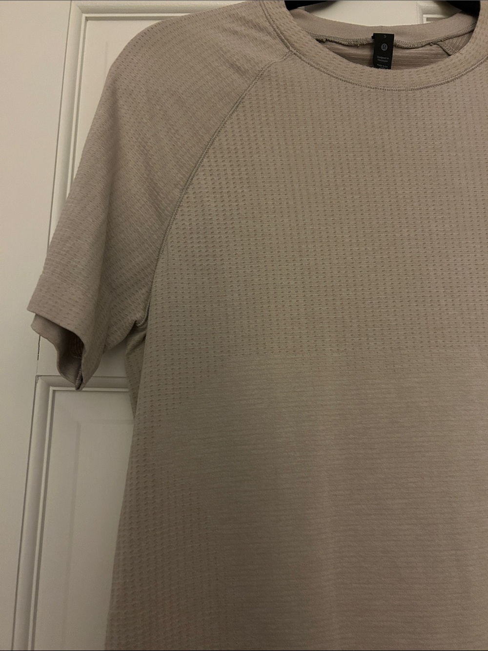 lululemon athletica Light Beige Men’s Short Sleeve Tee - Picture 2 of 6